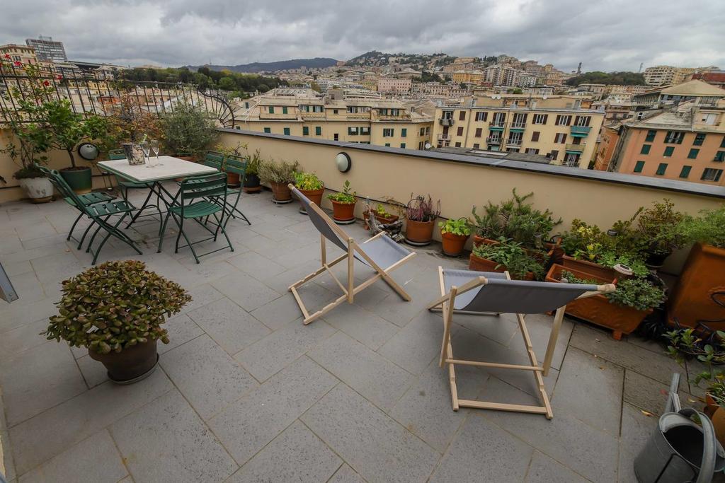Altido Apt For 3 With Rooftop Balcony And Lovely Cityview Генуа Екстериор снимка