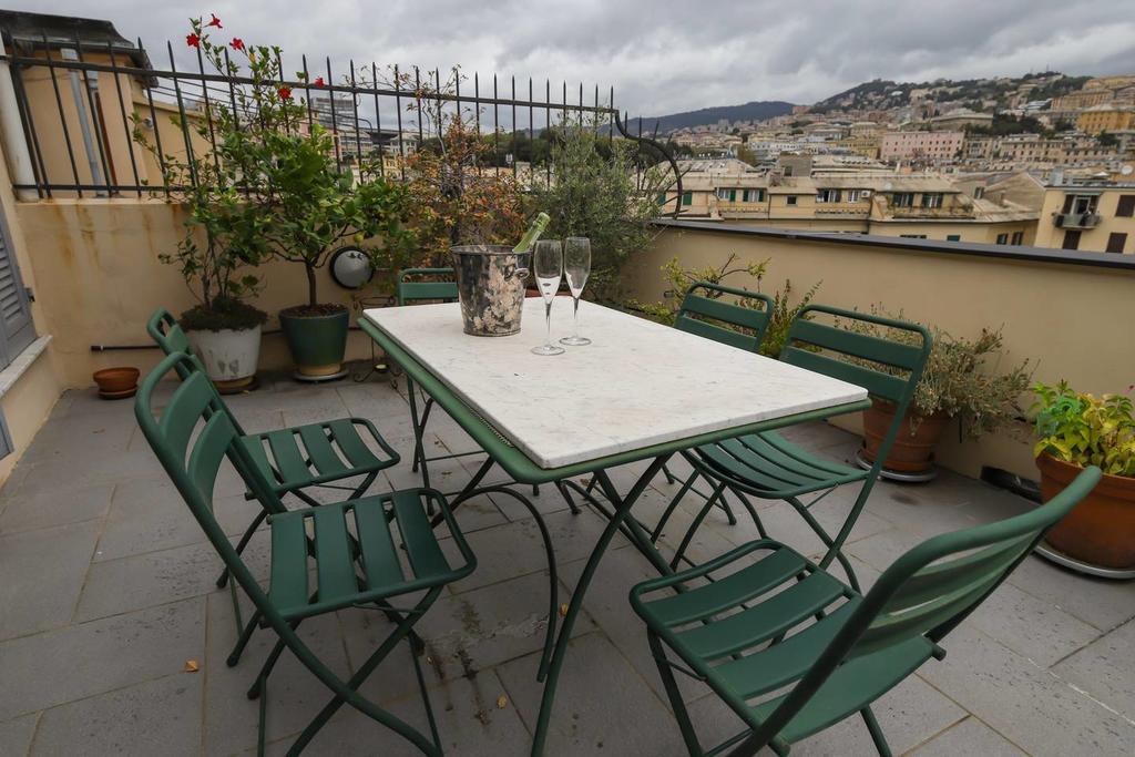 Altido Apt For 3 With Rooftop Balcony And Lovely Cityview Генуа Екстериор снимка